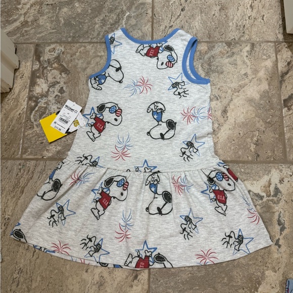 NWT size 4T Kids Sleeveless Gray Dress with Patriotic Snoopy Print - Picture 2 of 2
